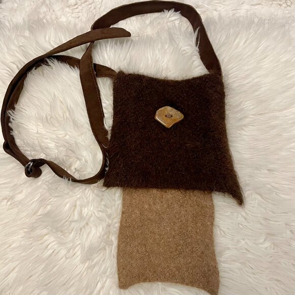 Alpaca crossbody bag with suede leather strap - Picture 6 of 12